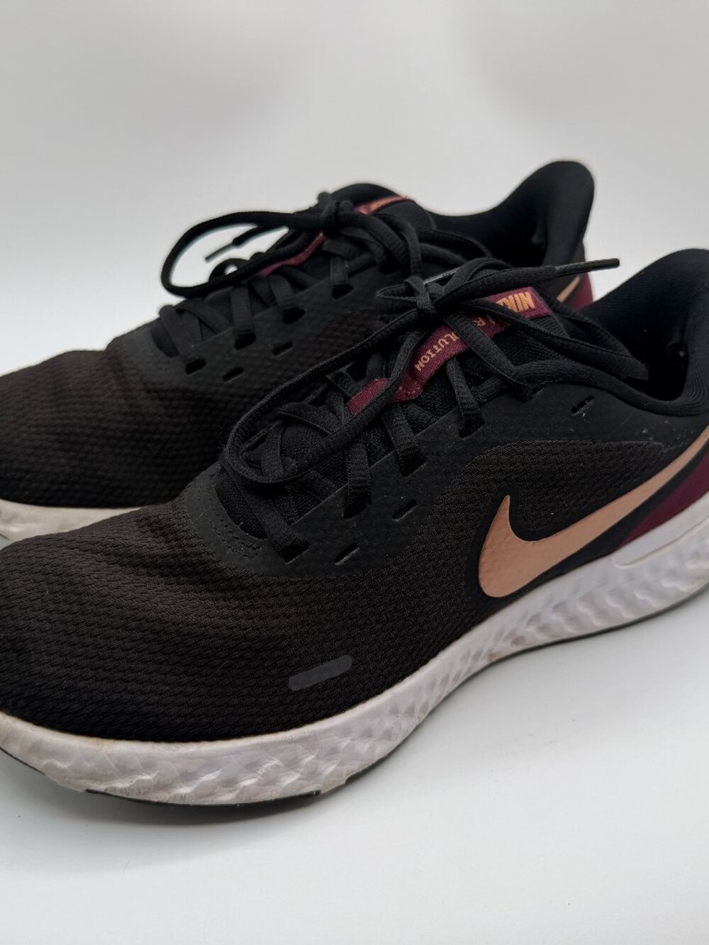 Nike Revolution 5 Running Sneakers Women Size 9.5 Black Metallic Copper Athletic